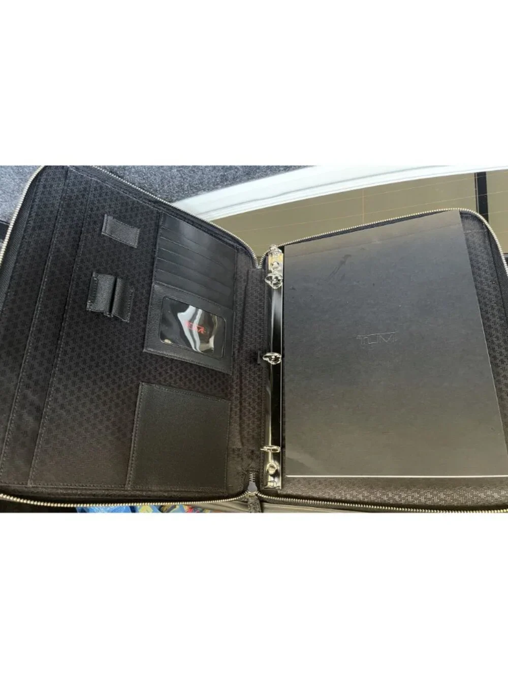 Tumi Business Executive Black Leather Portfolio Case Documents Organizer Zipper